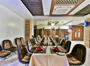 affordable restaurant in gola road patna